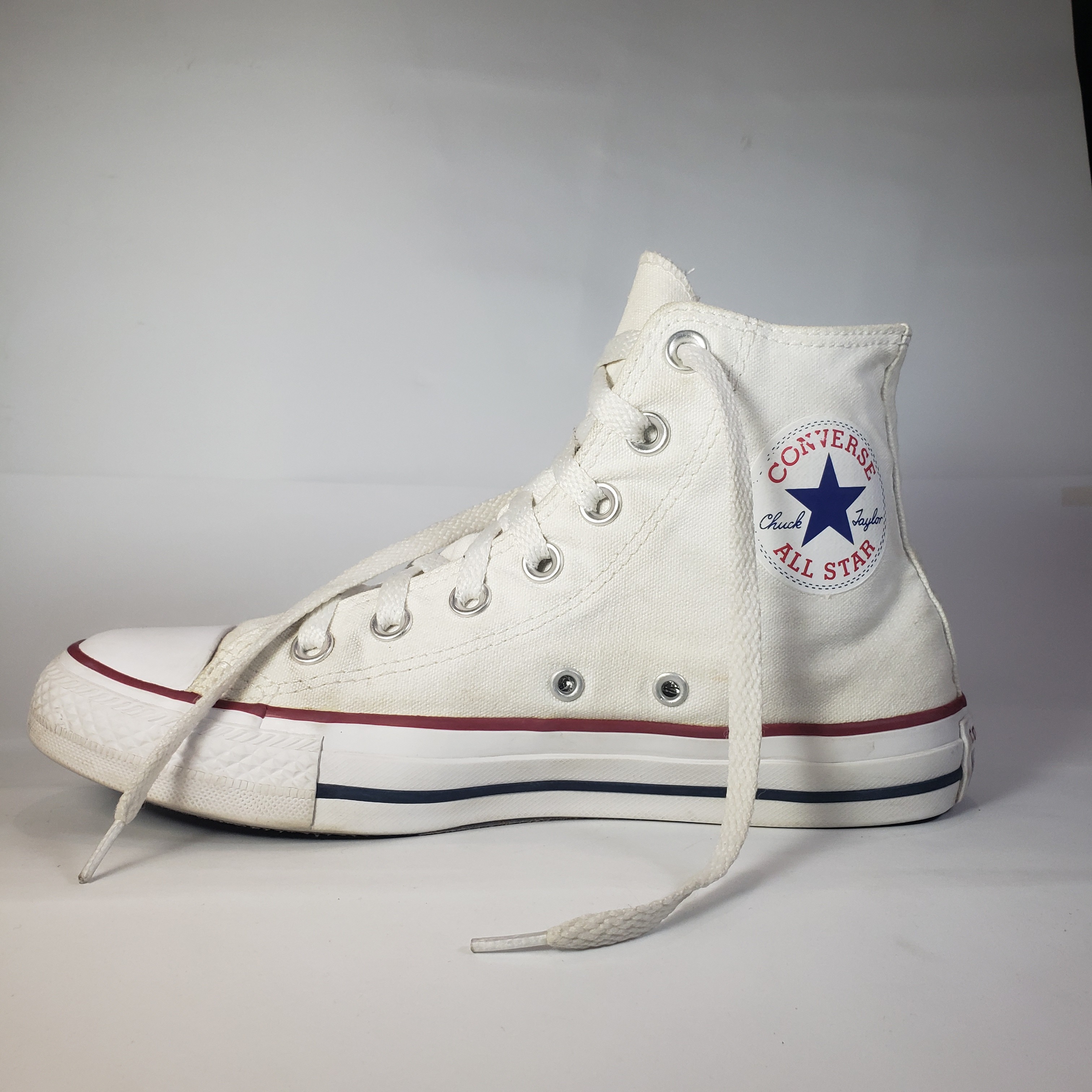 White Converse 37.5 